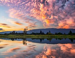 西班牙客场逆转哈萨克斯坦，实现四连胜：足球奇迹再现